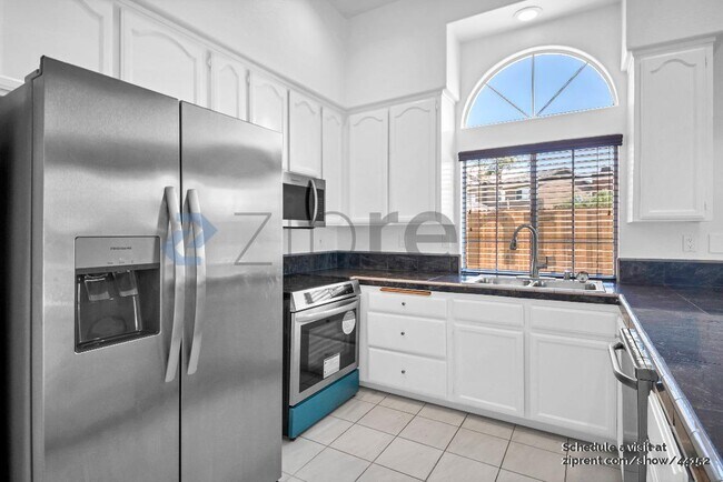 Building Photo - 27015 Hemingway Ct