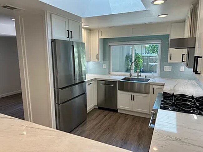 Building Photo - Almaden - Exectuve style 3 bedroom 2 bath ...