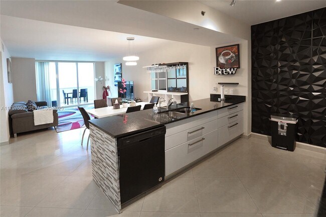 Building Photo - 1830 S Ocean Dr