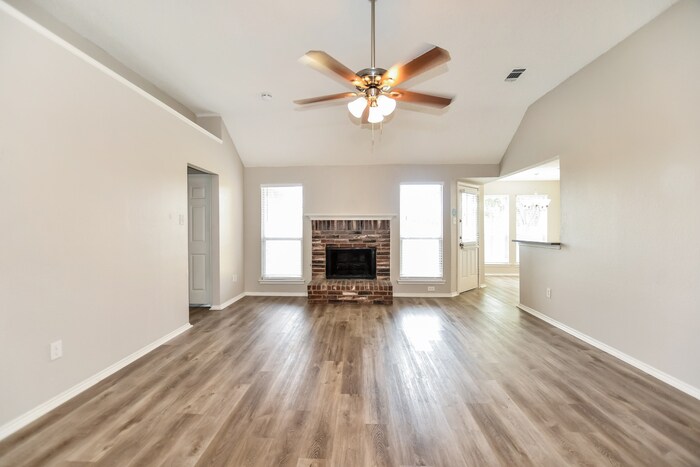 Building Photo - 507 Brazos St