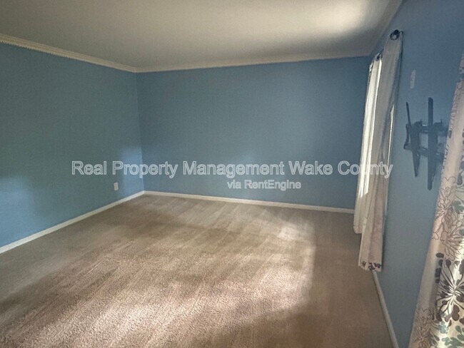 Building Photo - 4500 Connell Dr
