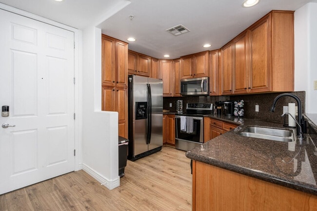 Building Photo - 5450 E Deer Valley Dr