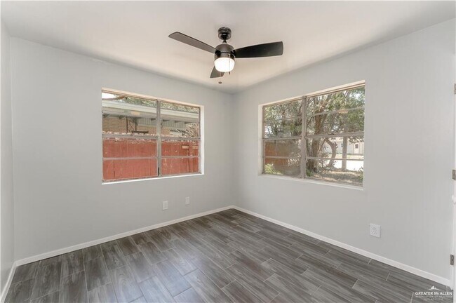 Building Photo - 25 Quince Ave