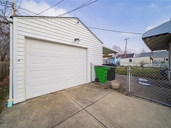 Building Photo - 26491 Shirley Ave