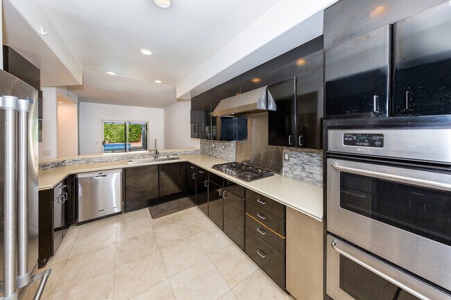 Kitchen - 4383 Park Paloma