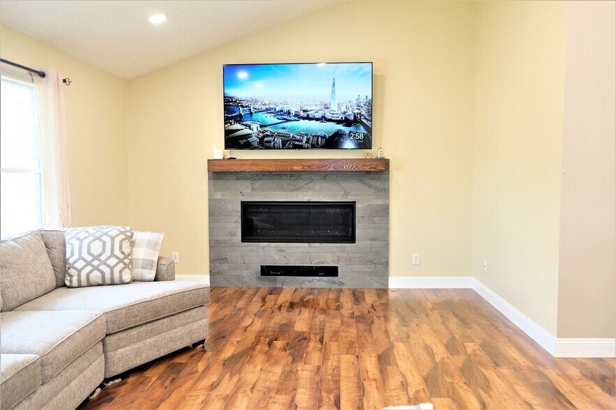 Building Photo - 13355 Fawn Ct