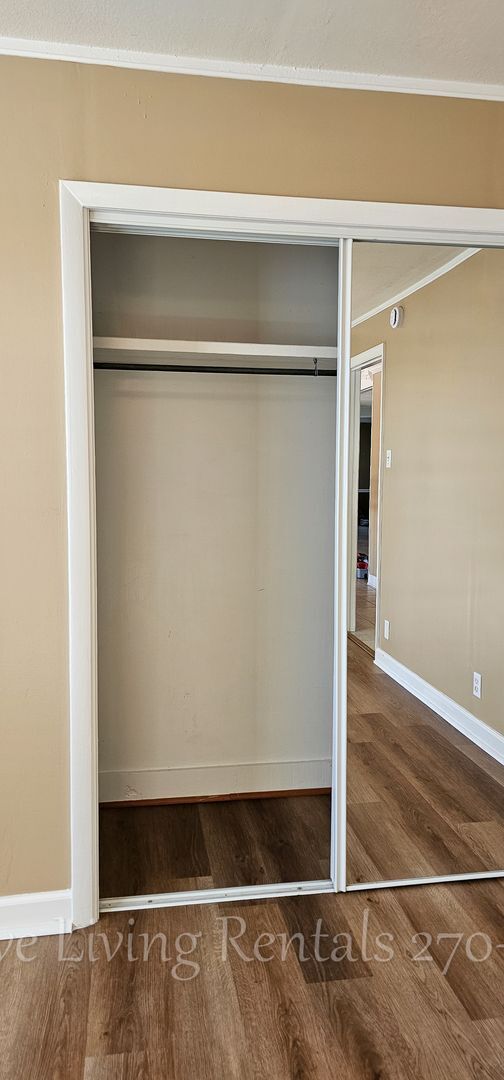 Building Photo - Cozy home with a stunning view!