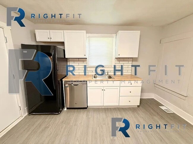 Building Photo - Cottage with a large porch