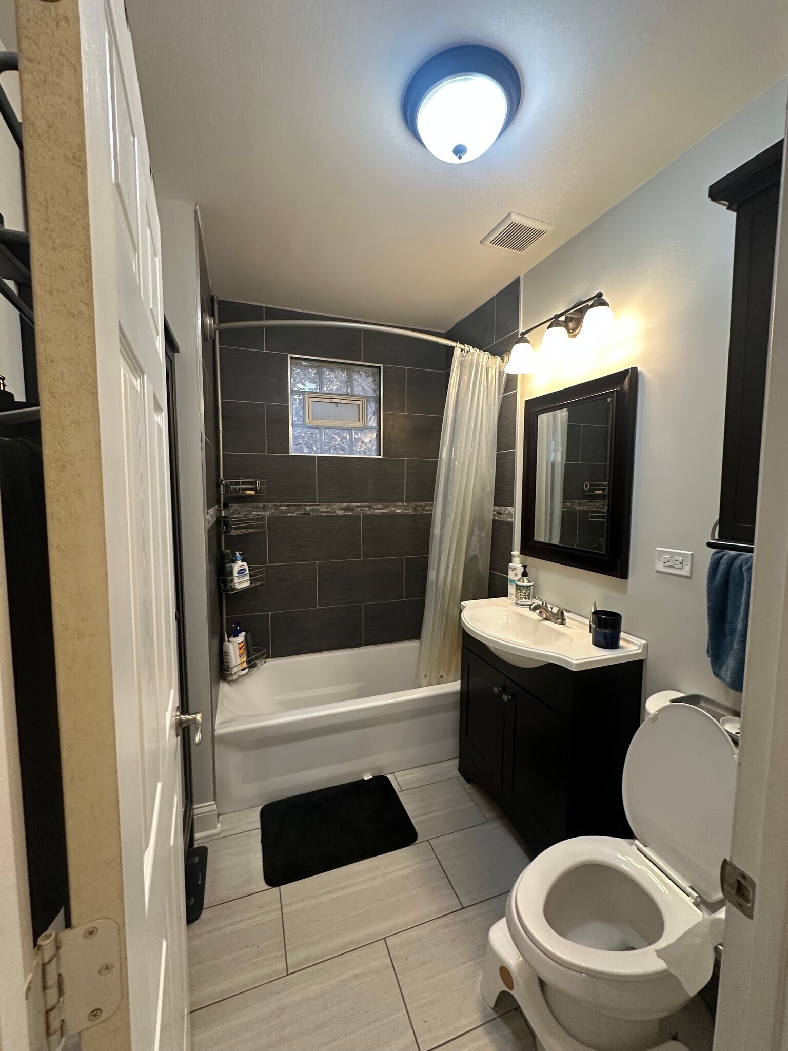 Bathroom - 3643 W Diversey Ave