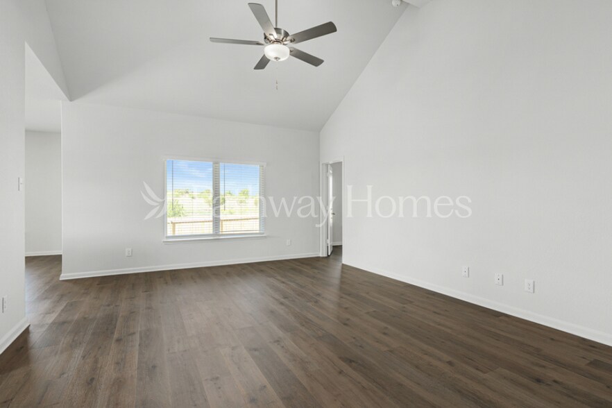Building Photo - 11104 Santana Dr