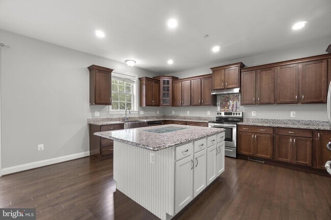 Building Photo - 945 Kayley Dr