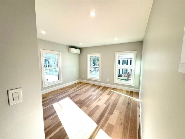 Building Photo - 17 Fremont St