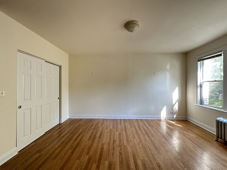 Building Photo - 2600 N Kimball Ave