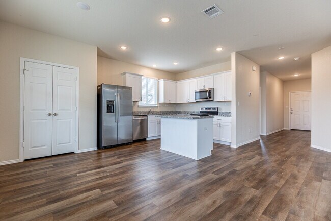 Building Photo - 817 Beacon Hts