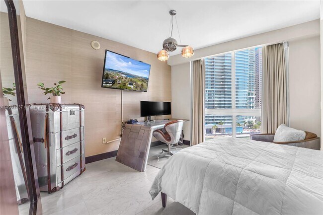 Building Photo - 465 Brickell Ave