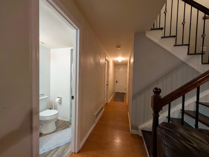 Building Photo - 5315 Villa Cir