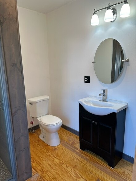 toilet vanity - 4 Elm St