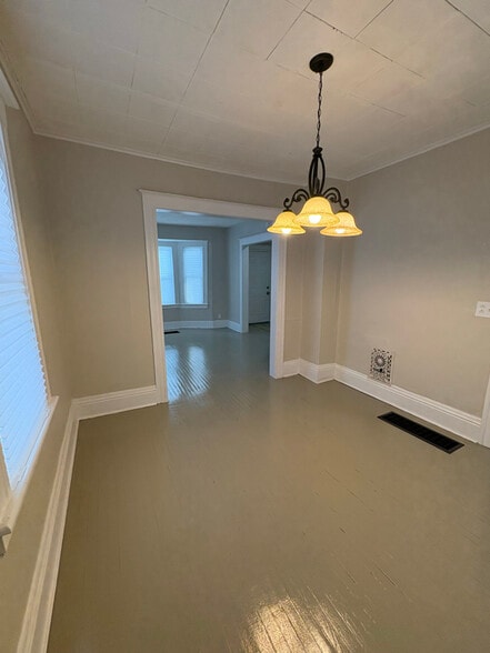 Building Photo - 146 Roycroft Dr