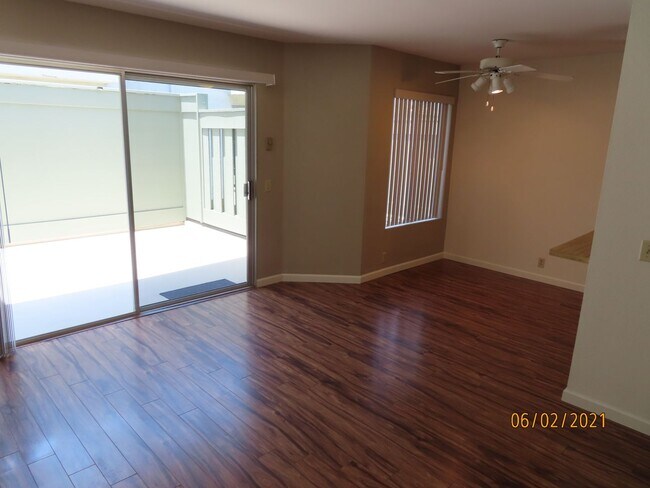 Building Photo - Two Bedroom Townhome in Linda Visa