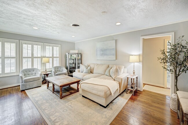 Building Photo - 3511 Broadmead Dr