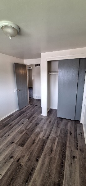 Building Photo - 1110 S Graff Cir