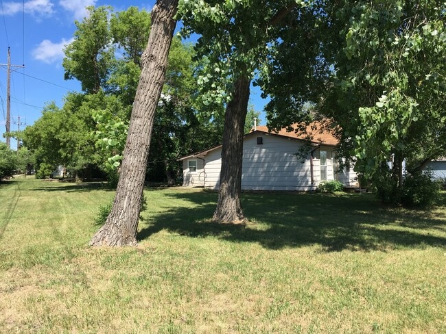 Building Photo - Pet Friendly 3 Bedroom Charmer located beh...