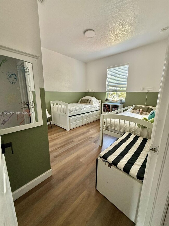 Building Photo - 1034 NE 208th St