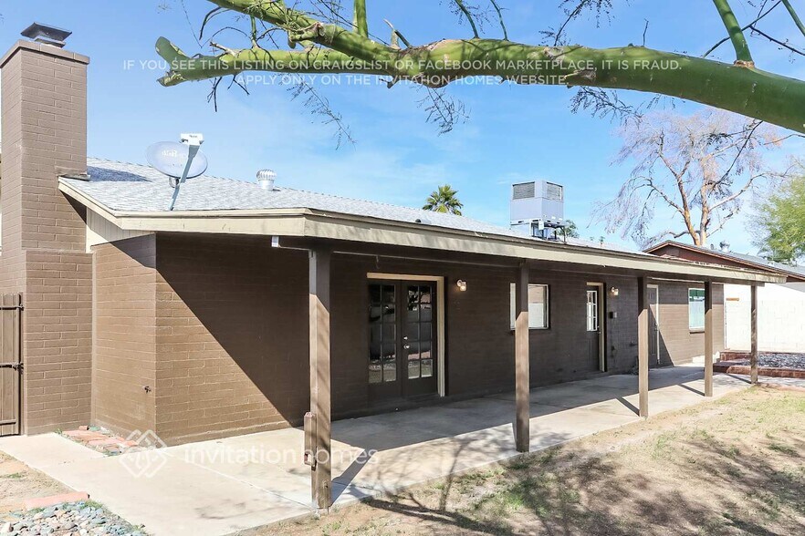 Building Photo - 4221 W Paradise Dr