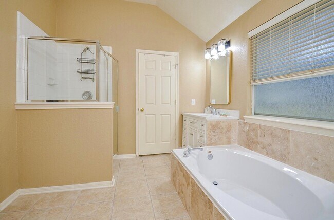 Building Photo - 4606 Russett Ln