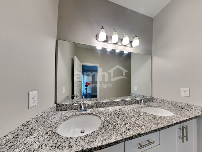 Building Photo - 5211 Tupelo St