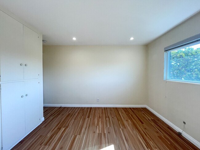 Interior Photo - 311 W Palm Ave