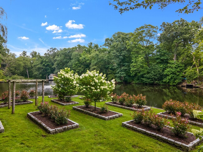 Building Photo - 369 Ethan Allen Hwy