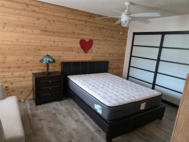 Building Photo - 1365 Crystal Way