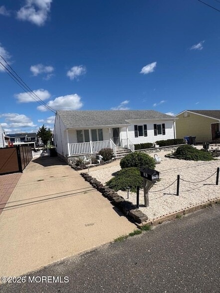 Building Photo - 3248 Beachview Dr