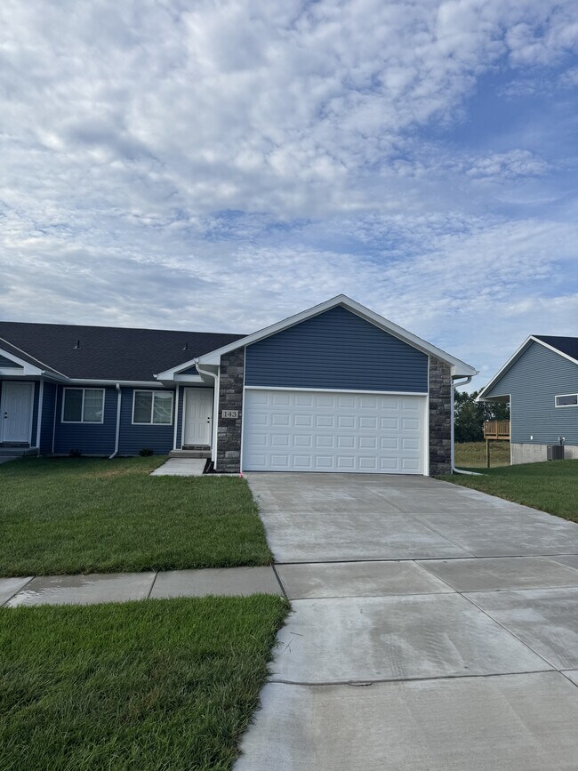 Building Photo - 143 W Ida Ln