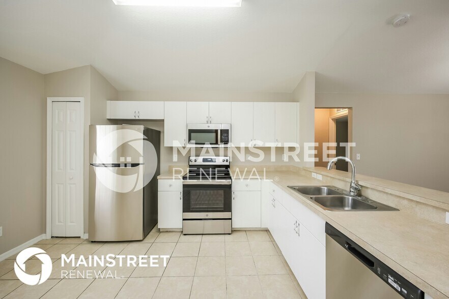 Building Photo - 458 Westdale Ave