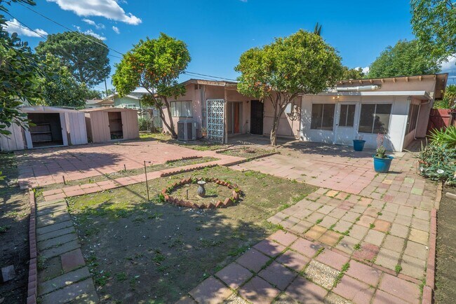 Building Photo - COMING SOON! Spacious 4-Bedroom + Office Home on a Cul-de-Sac in Panorama City!