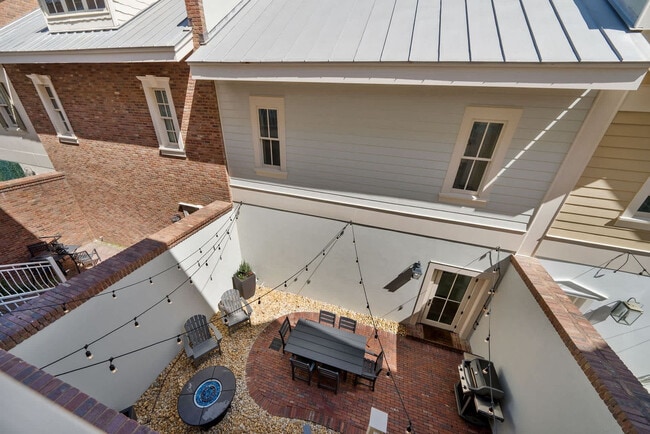 Building Photo - 49 Pleasant St