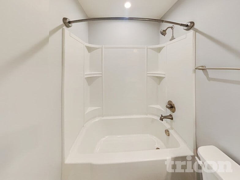 Building Photo - 306 Heroit Ct