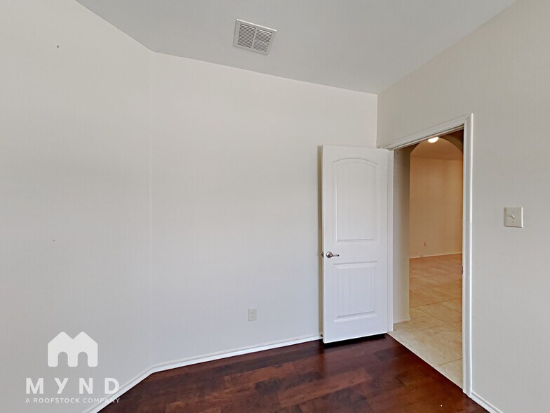 Building Photo - 5591 Coventry Drive