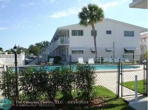 Building Photo - 2100 NE 51st Ct