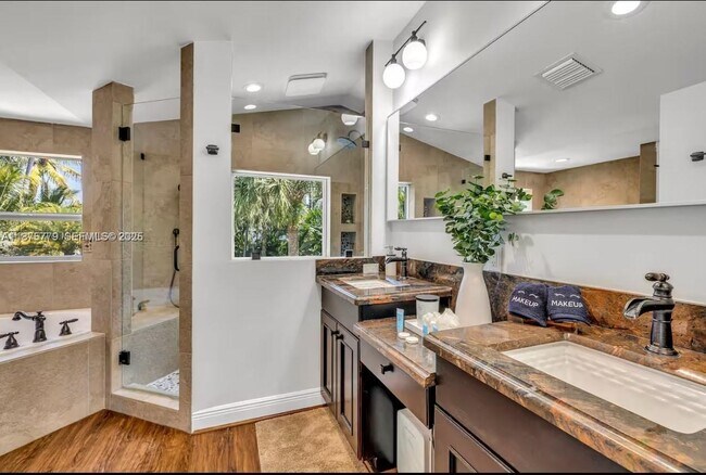 Building Photo - 110 SE 11th Ave