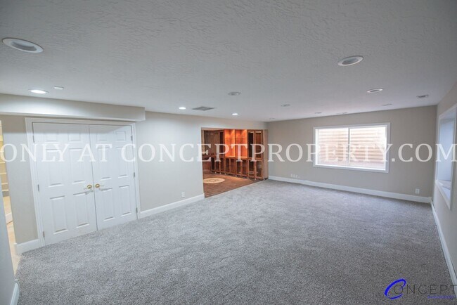 Building Photo - Attractive 4 Bed 3 Bathroom Home: Backing Park - 2 Car Garage