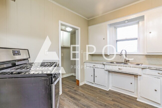 Building Photo - 915 N 28th St