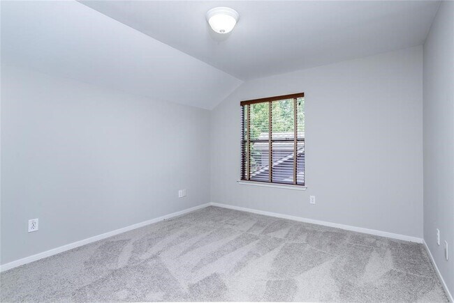 Building Photo - 59 Douvaine Ct