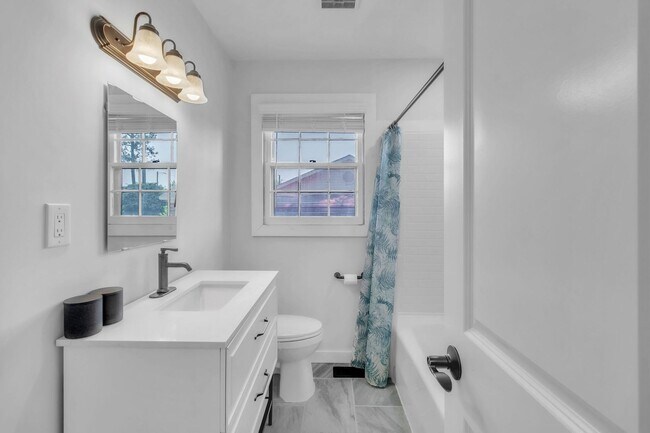 Building Photo - Updated 3 Bedroom, 2 Bath Home – Minutes from Fort Bragg!