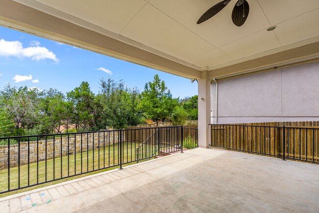 Building Photo - Luxurious 4 bedrooms 3 bathrooms home in L...