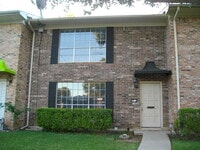Building Photo - Large Townhouse One Block off Youree Drive and Southfield Road