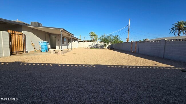 Building Photo - 5827 N 22nd Dr