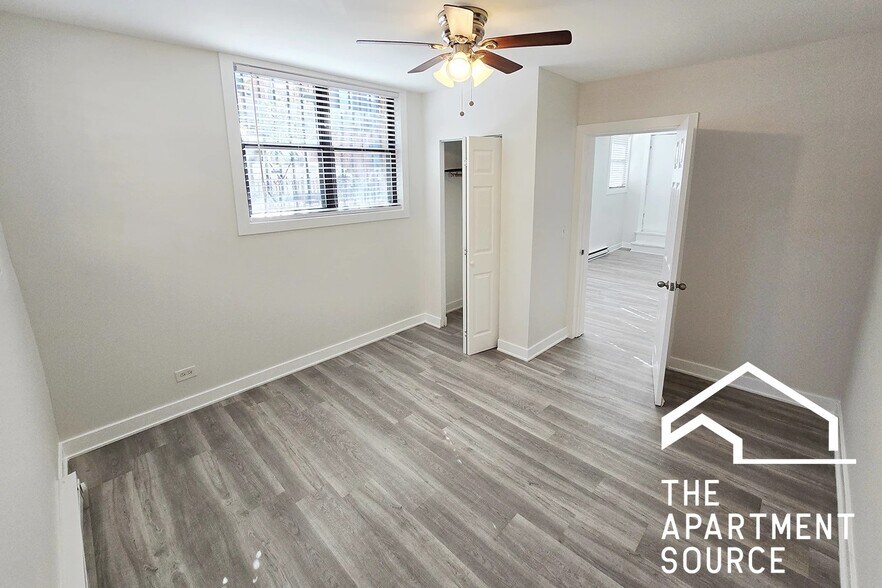 Building Photo - 732 W Roscoe St